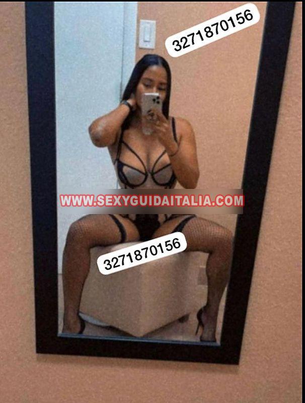Naomy corpo velato
