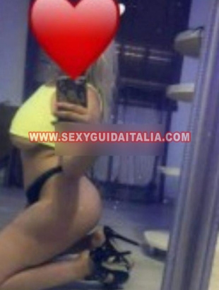 Sara bella donna napoletana