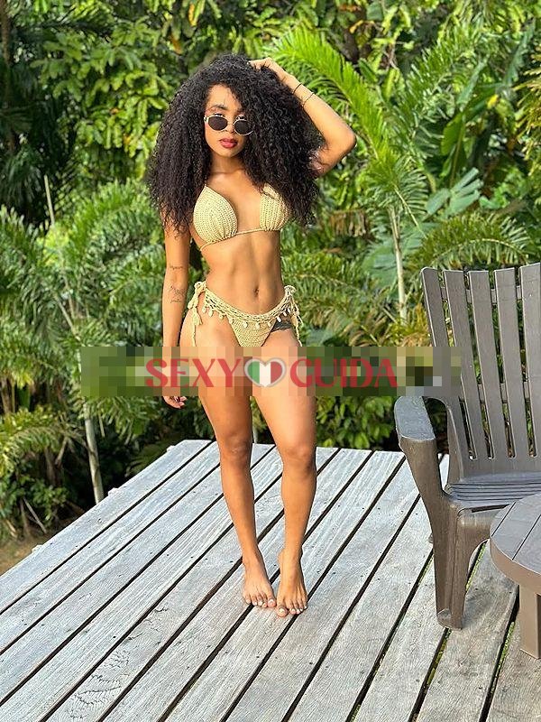 Lato b  laura colombiana  reale appen