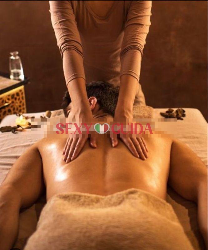 Massaggi rilassanti a  mani e show lesbico