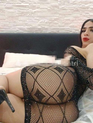 Prima volta in italia dahianna evanz  qui