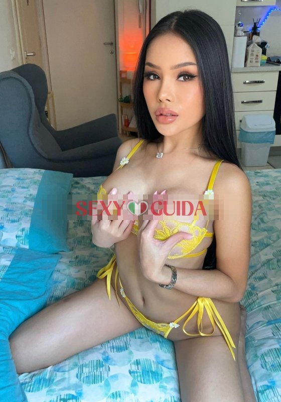 Emmy donna thailandese foto ereal