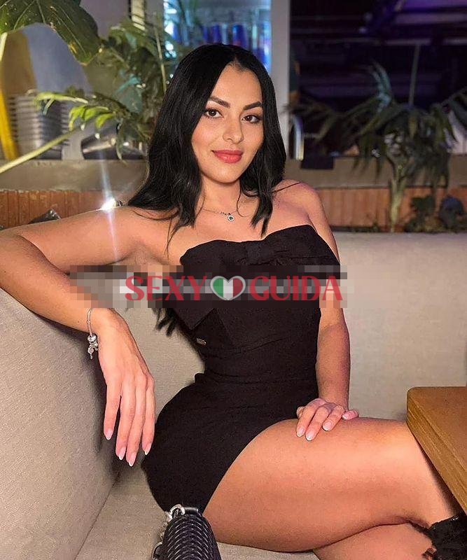 Bacio con lingua e massaggio lingam