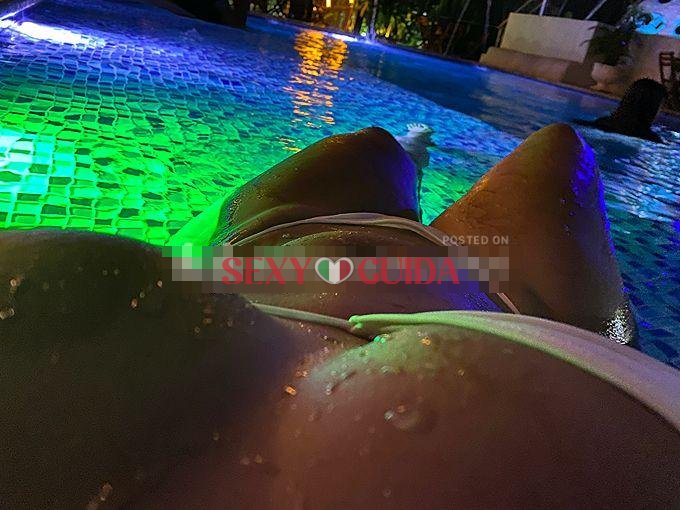 Appena arrivata alla tua cita foto