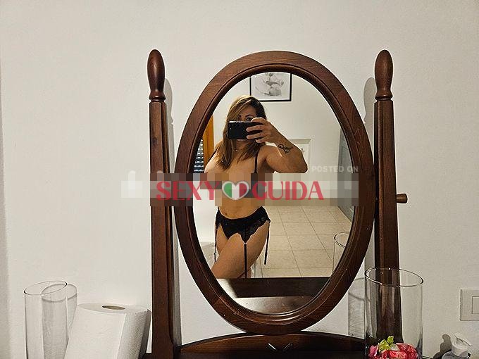Lunaa sienadolce bella ragazza sensuale