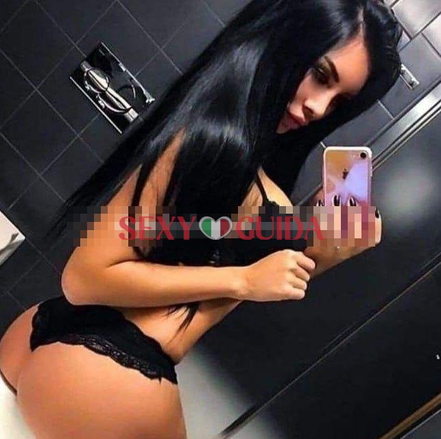 A pirri amanda sborra in bocca bacio con lingua
