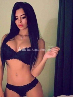A pirri amanda sborra in bocca bacio con lingua