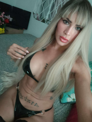Trans manu roma