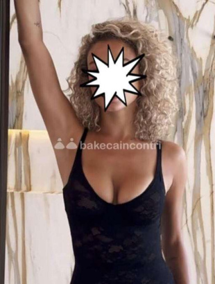 Erika belissima bionda unghuerese alt