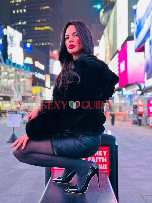 Sabrina morais international