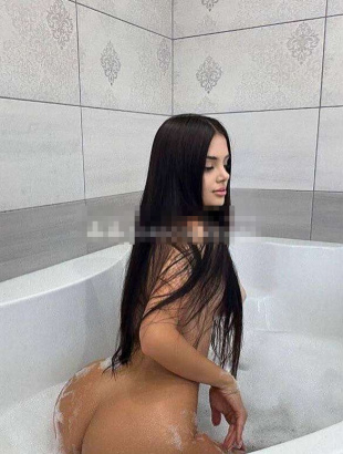 Ginevra camgirl italocubana disponibil