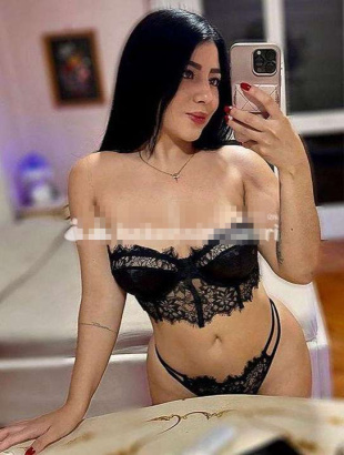 Novit assoluta ragazza fresca e disponibi